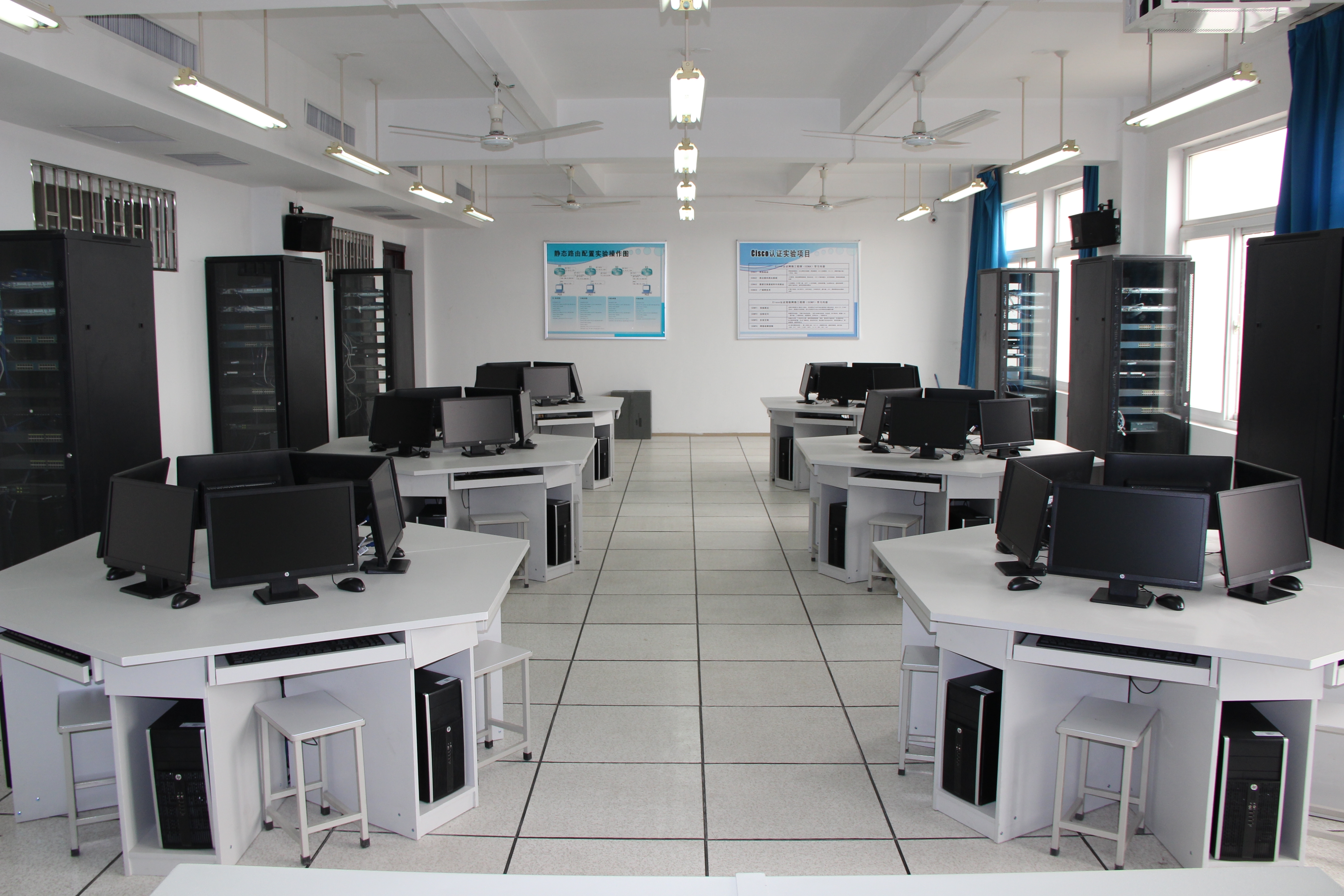 实验室.jpg 实验室.jpg