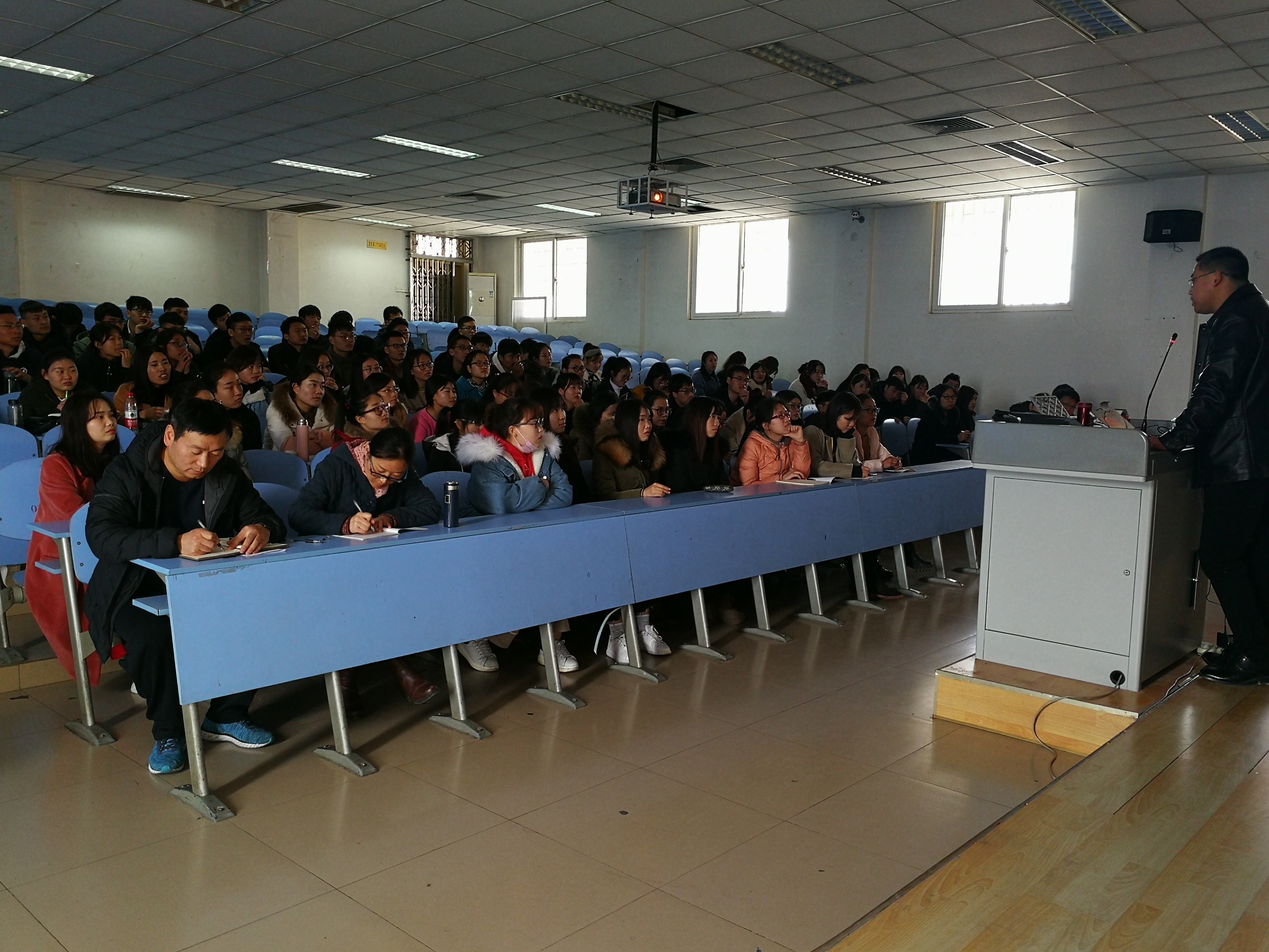 王磊讲座03.jpg 王磊讲座03.jpg