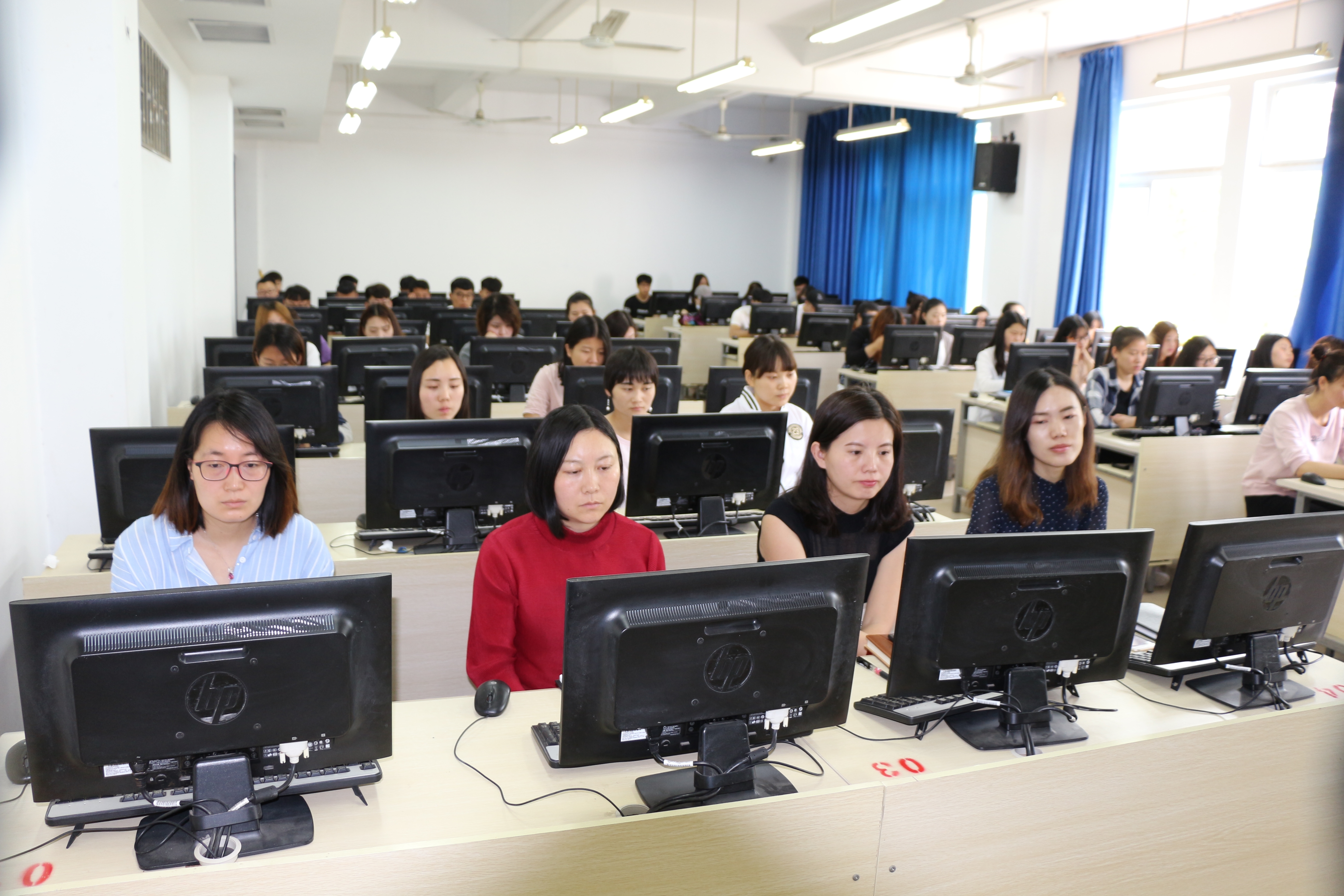 观看纪念马克思诞辰200周年大会直播2.jpg