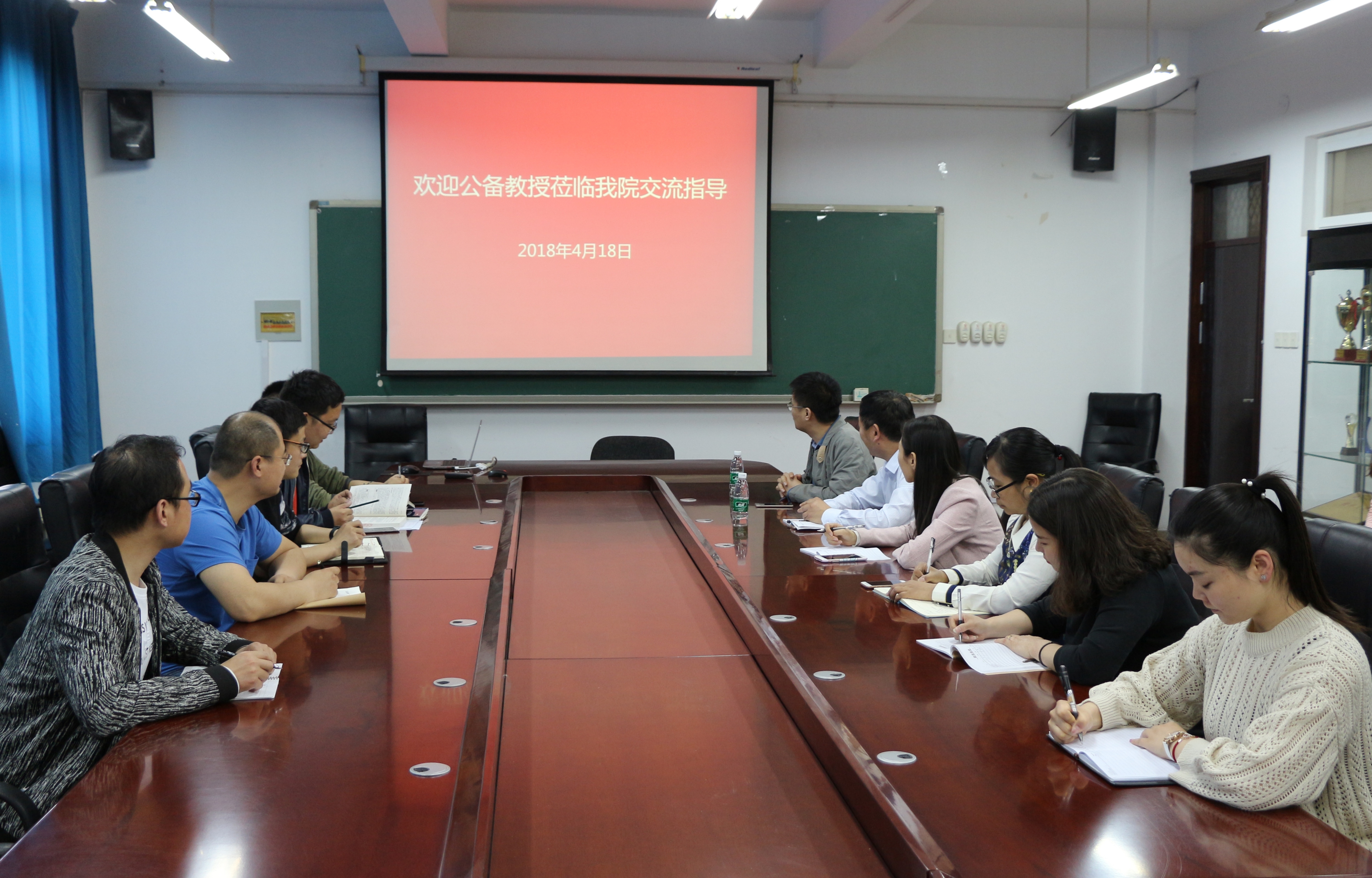 公备教授交流照片1.jpg 公备教授交流照片1.jpg