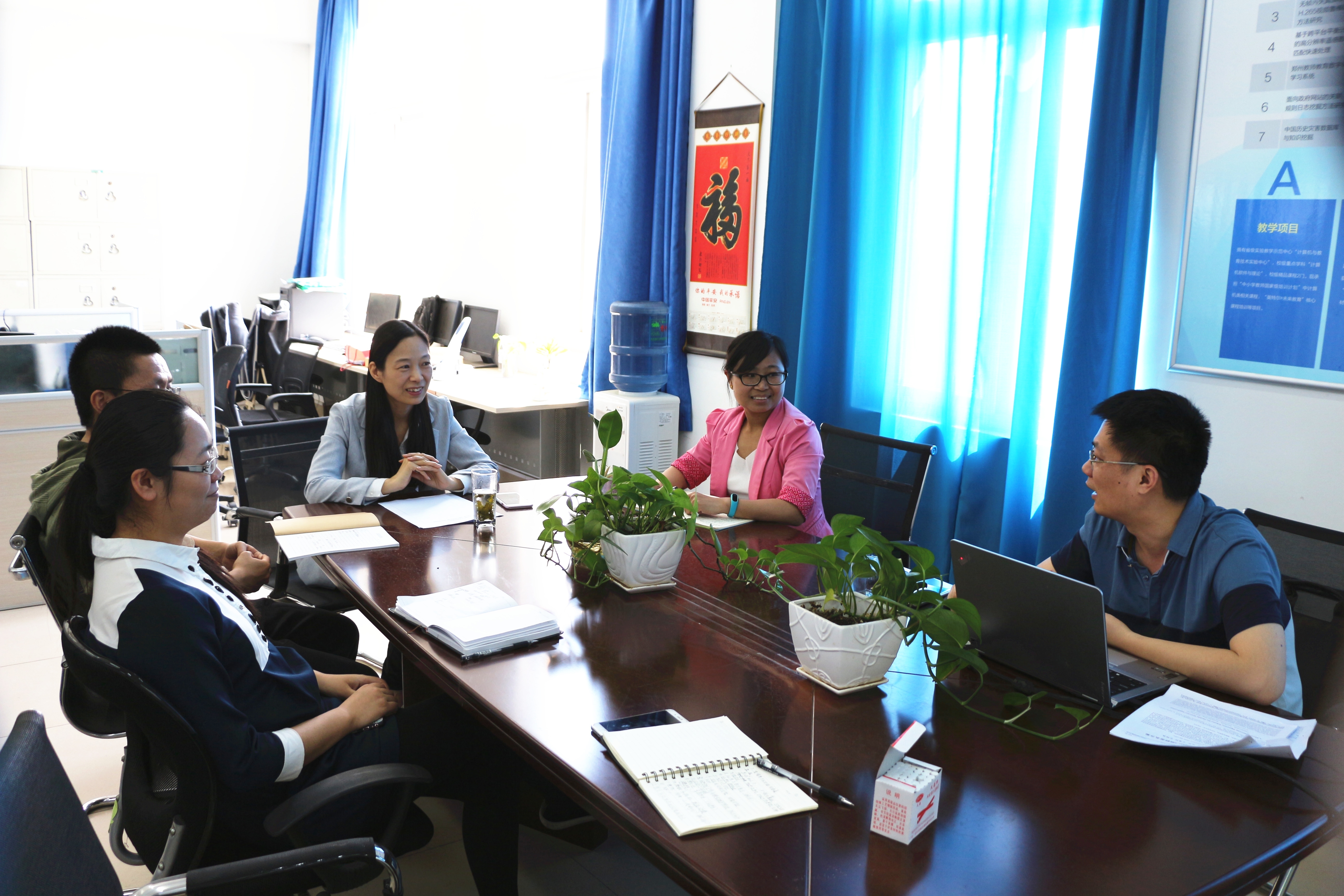 公备教授交流照片2.jpg 公备教授交流照片2.jpg