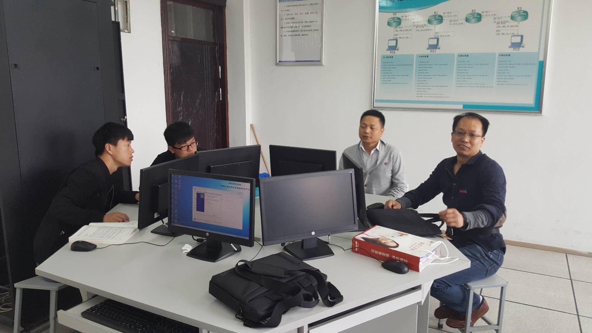 校外专家组对我院本科专业进行评估2.jpg 校外专家组对我院本科专业进行评估2.jpg