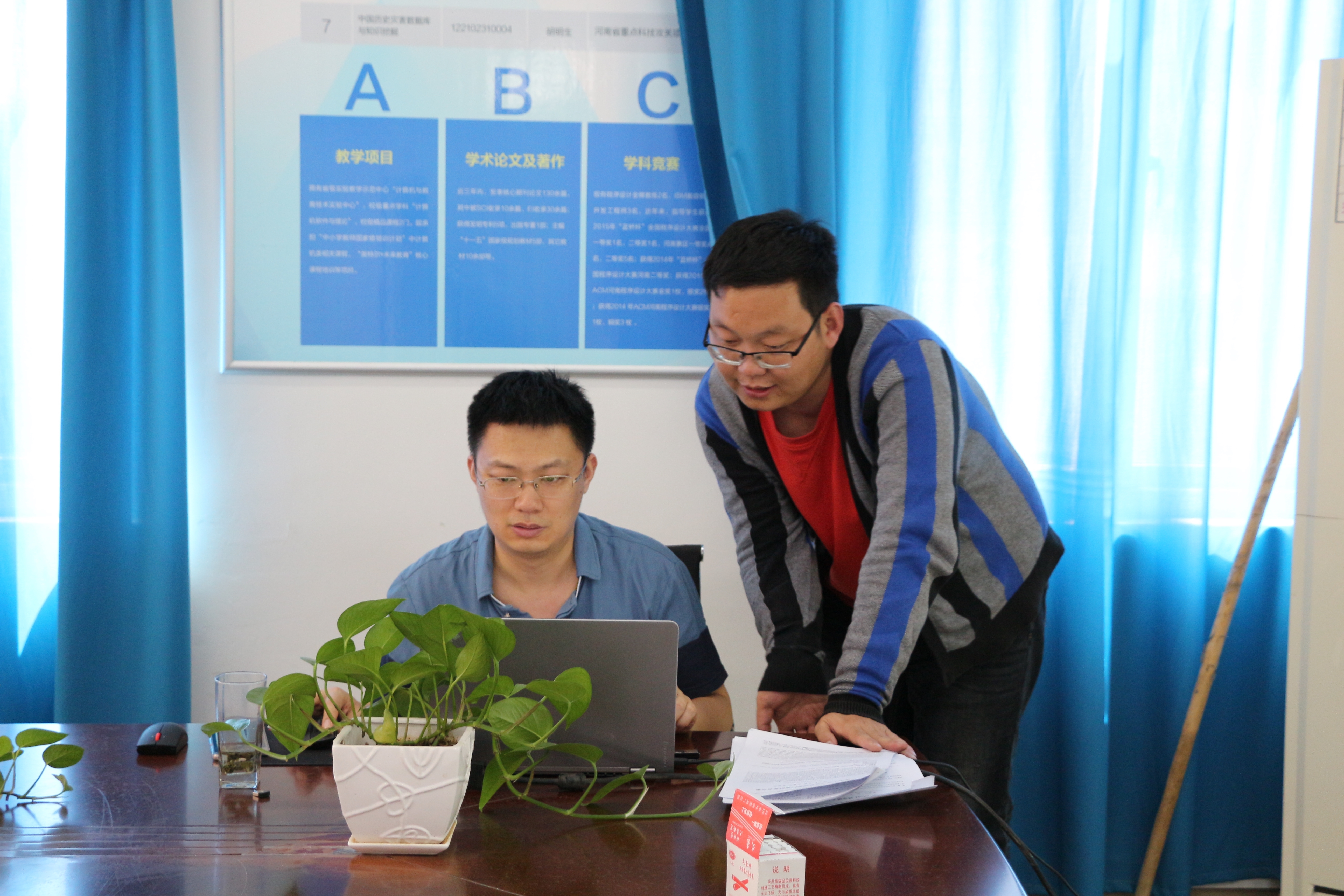 公备教授交流照片3.JPG 公备教授交流照片3.JPG