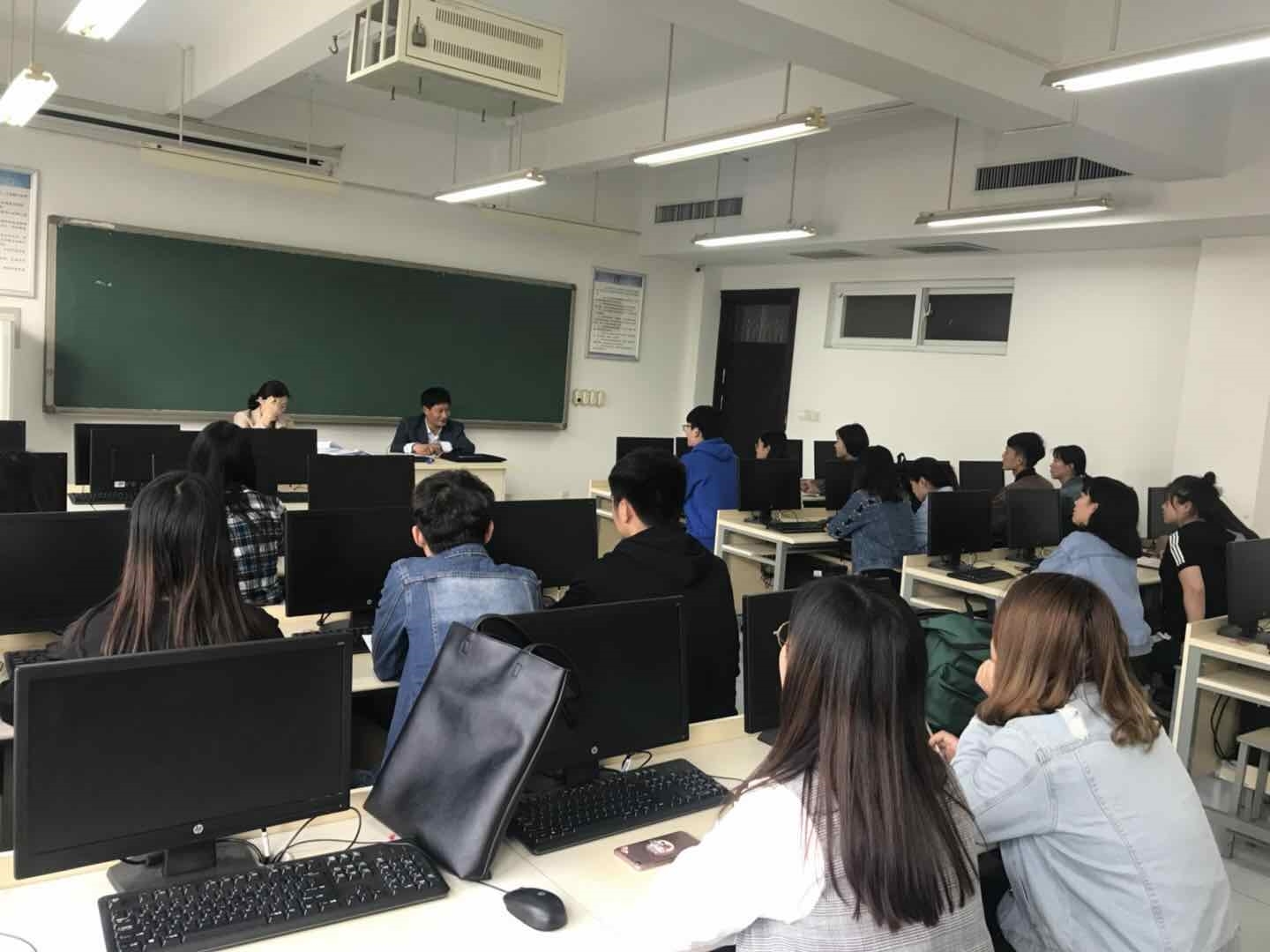 校外专家组对我院本科专业进行评估4.jpg 校外专家组对我院本科专业进行评估4.jpg