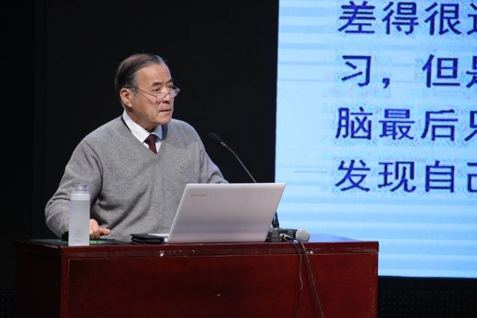 “仰望星空,放飞梦想”大型讲座1.jpg “仰望星空,放飞梦想”大型讲座1.jpg