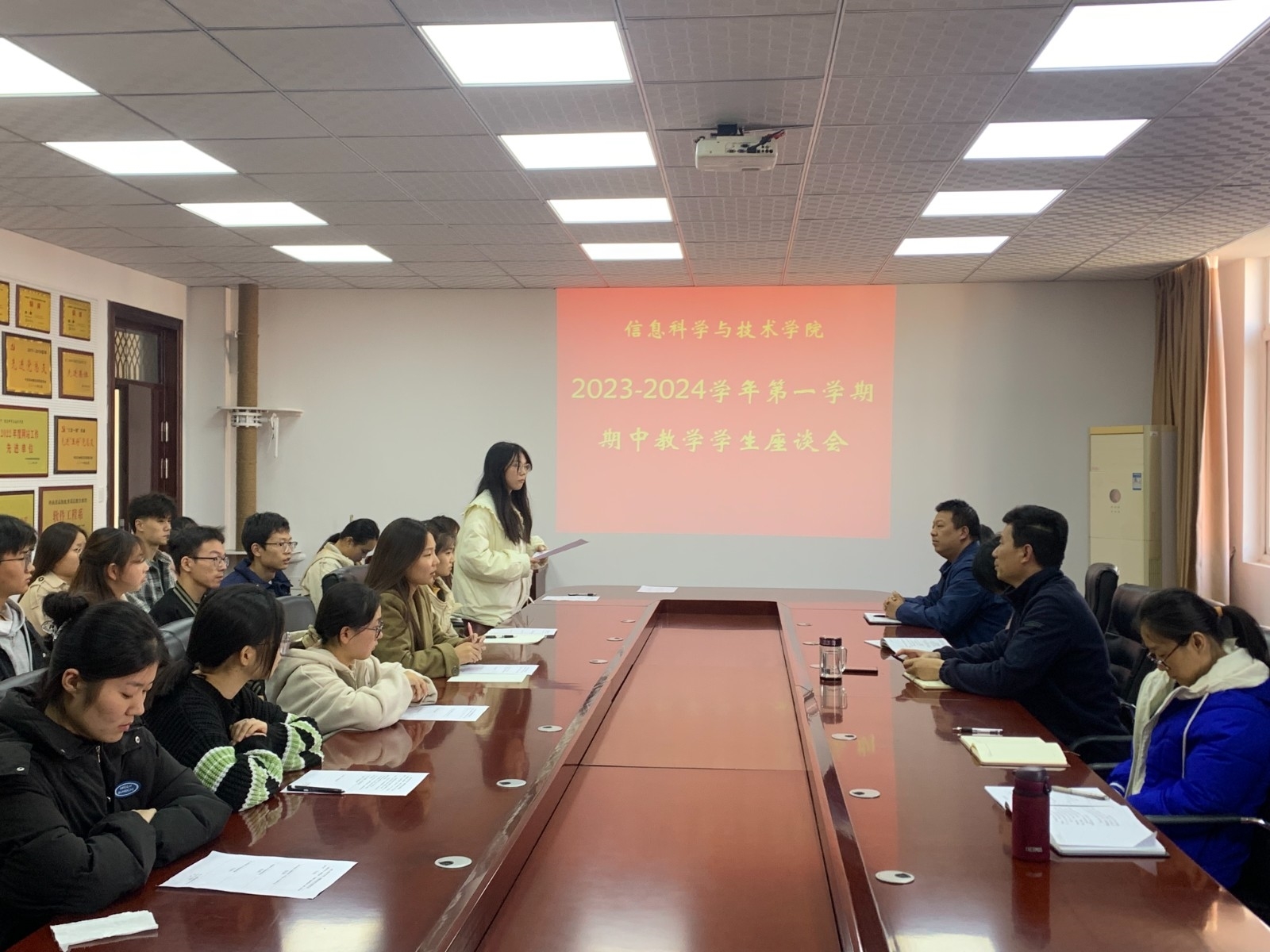 7ec4b89fe8a17a1e82d6e079f3100c0.jpg 7ec4b89fe8a17a1e82d6e079f3100c0.jpg